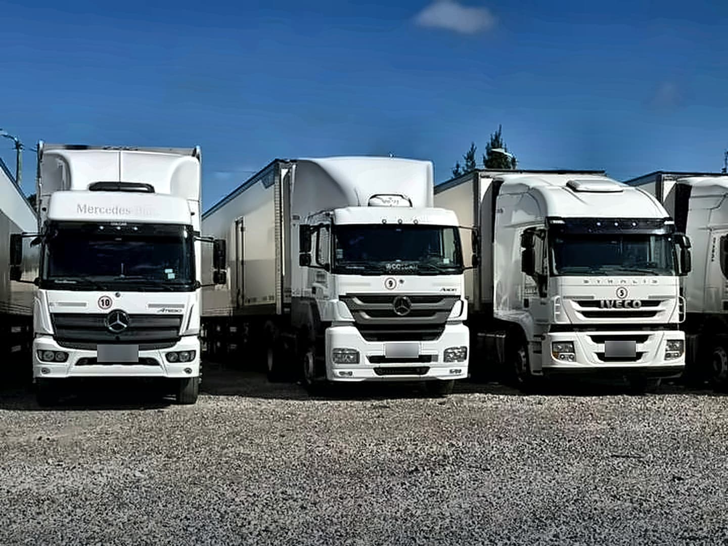Mercedes-Benz Axor, Actros e Iveco de la flota